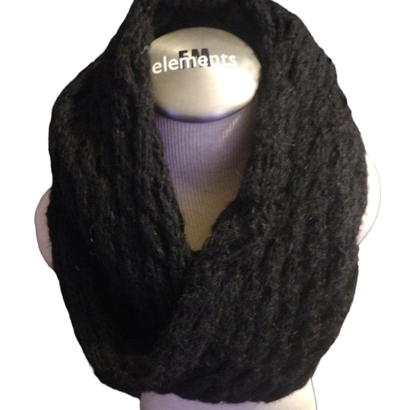 Euc Rue 22 infinity scarf - Picture 1 of 3